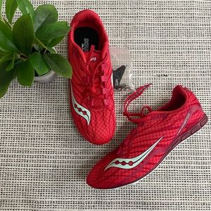 Saucony Racing Vendetta Women's Running Mid Distance spike shoes red 10.5